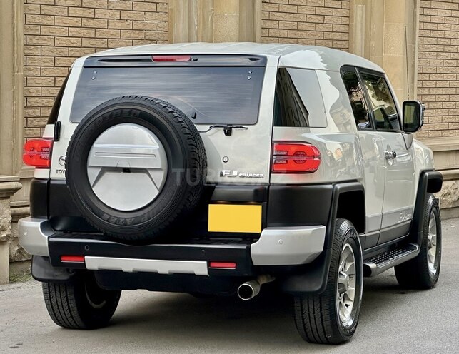 Toyota FJ Cruiser-5