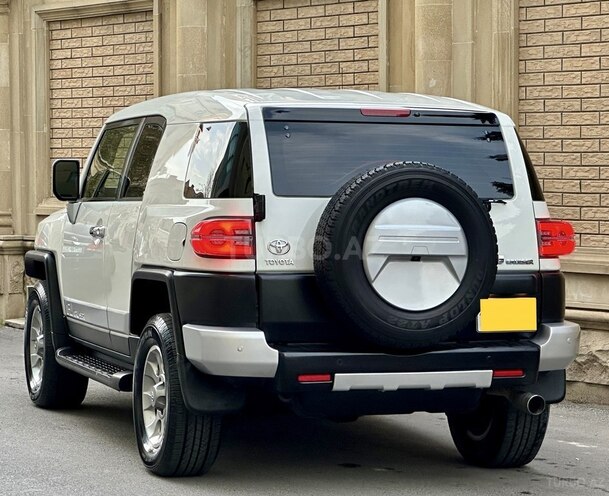 Toyota FJ Cruiser-6