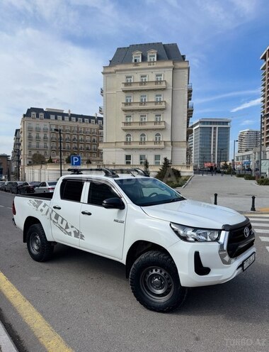 Toyota Hilux 2021, 175,000 km - 2.4 l - Bakı