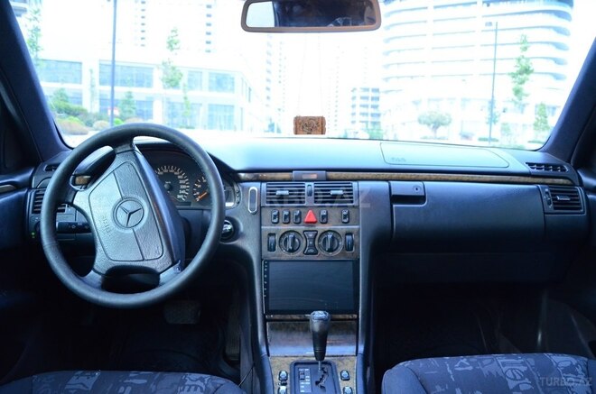 Mercedes E 280 1996, 405,000 km - 2.8 l - Bakı