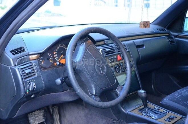 Mercedes E 280 1996, 405,000 km - 2.8 l - Bakı