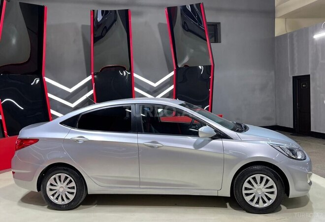 Hyundai Accent-6