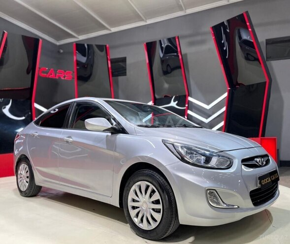 Hyundai Accent-4