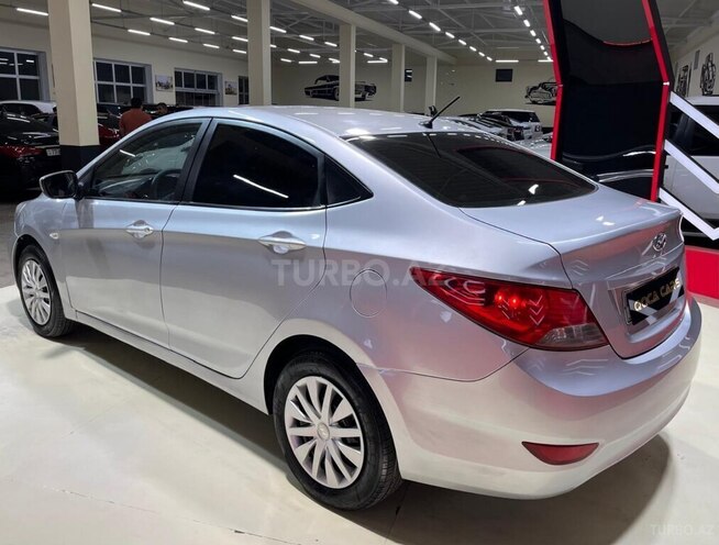Hyundai Accent-9