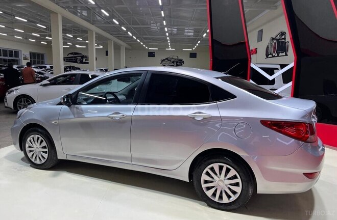 Hyundai Accent-7