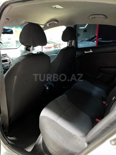 Hyundai Accent-17
