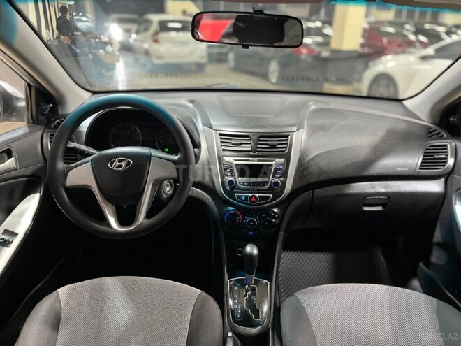 Hyundai Accent-11