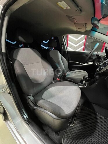 Hyundai Accent-14