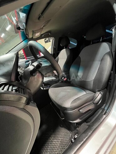Hyundai Accent-15