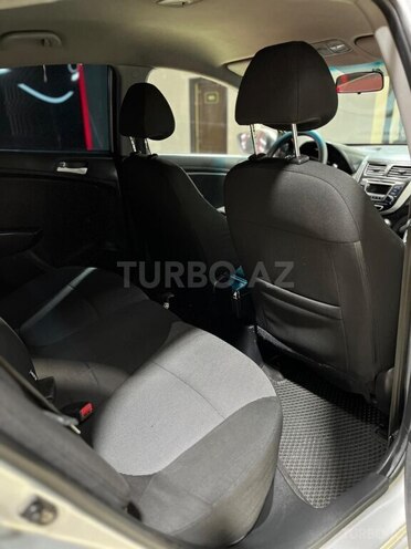 Hyundai Accent-16