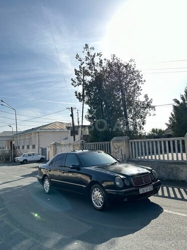 Mercedes E 230 1996, 405,000 km - 2.3 l - Zaqatala