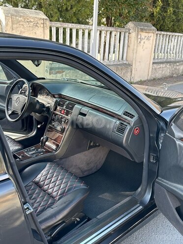 Mercedes E 230 1996, 405,000 km - 2.3 l - Zaqatala