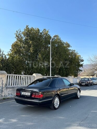 Mercedes E 230 1996, 405,000 km - 2.3 l - Zaqatala