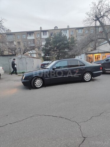 Mercedes E 270 2000, 230,000 km - 2.7 l - Bakı