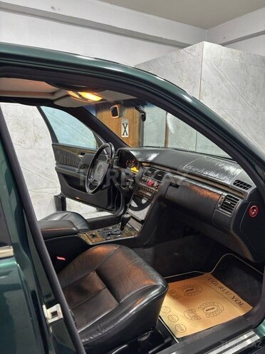 Mercedes E 240 1997, 289,000 km - 2.4 l - Bakı