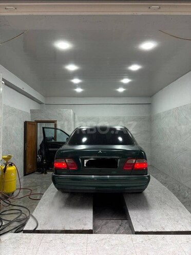Mercedes E 240 1997, 289,000 km - 2.4 l - Bakı