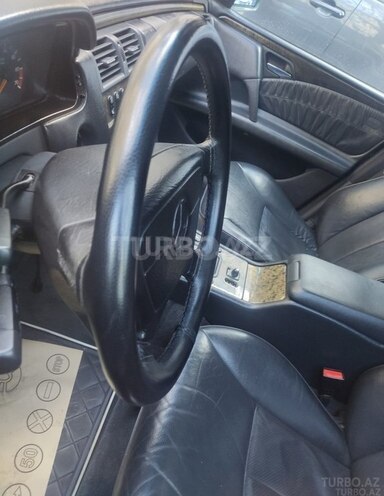 Mercedes E 240 1997, 289,000 km - 2.4 l - Bakı