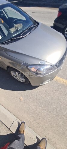 Kia Ceed 2011, 224,000 km - 1.6 l - Qusar