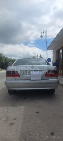 Mercedes E 240 2001, 450,000 km - 2.4 l - Şamaxı