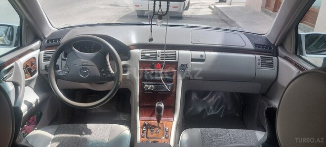 Mercedes E 240 2001, 450,000 km - 2.4 l - Şamaxı