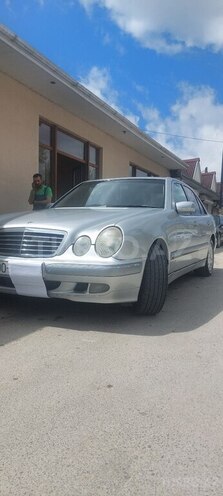Mercedes E 240 2001, 450,000 km - 2.4 l - Şamaxı