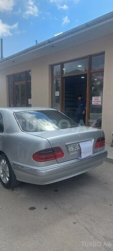 Mercedes E 240 2001, 450,000 km - 2.4 l - Şamaxı