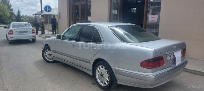 Mercedes E 240 2001, 450,000 km - 2.4 l - Şamaxı