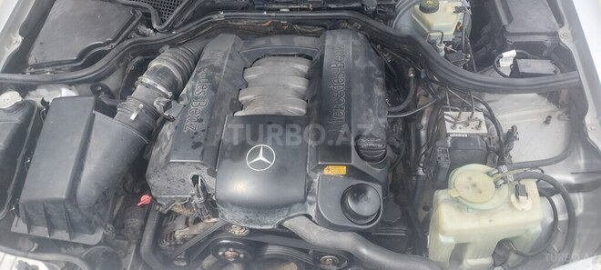 Mercedes E 240 2001, 450,000 km - 2.4 l - Şamaxı