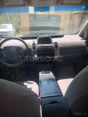 Toyota Prius-12