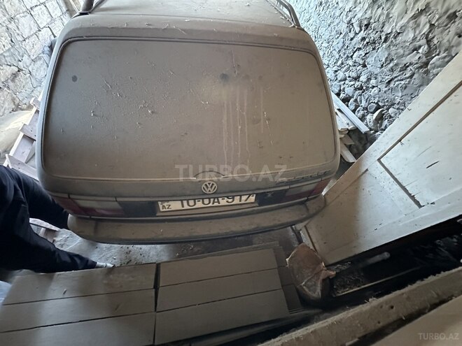 Volkswagen Passat 1988, 400,000 km - 1.8 l - Ağdaş