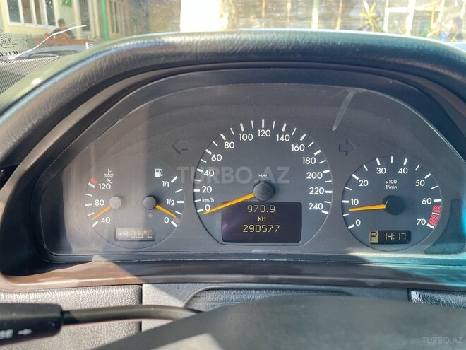 Mercedes E 240 1999, 300,000 km - 2.4 л - Göyçay