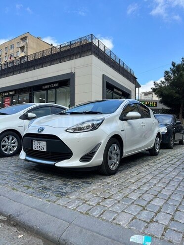 Toyota Aqua-4