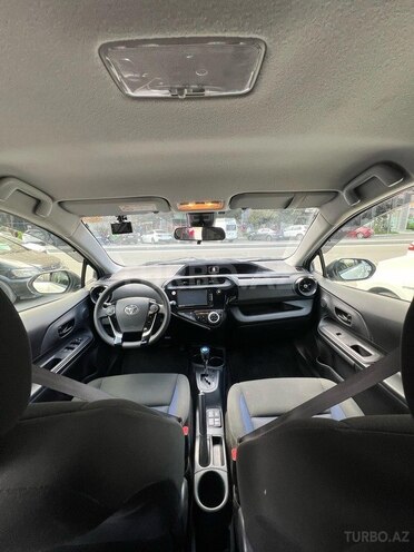 Toyota Aqua-12
