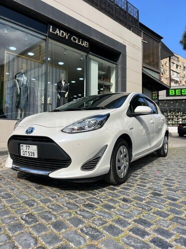 Toyota Aqua-8