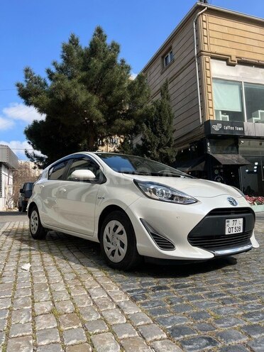 Toyota Aqua-15