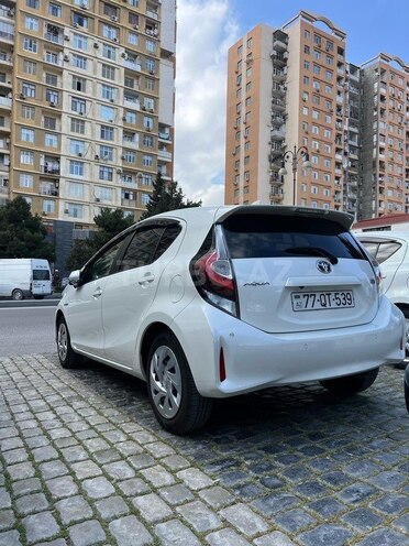 Toyota Aqua-9