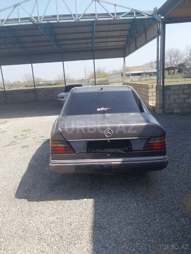 Mercedes E 250 1990, 441,865 km - 2.5 l - Beyləqan