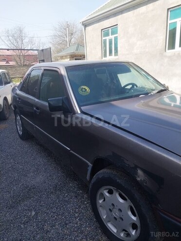 Mercedes E 250 1990, 441,865 km - 2.5 l - Beyləqan