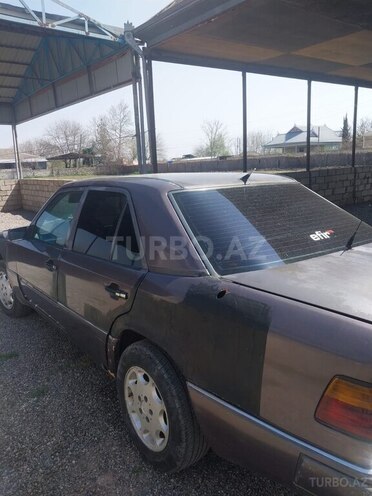 Mercedes E 250 1990, 441,865 km - 2.5 l - Beyləqan