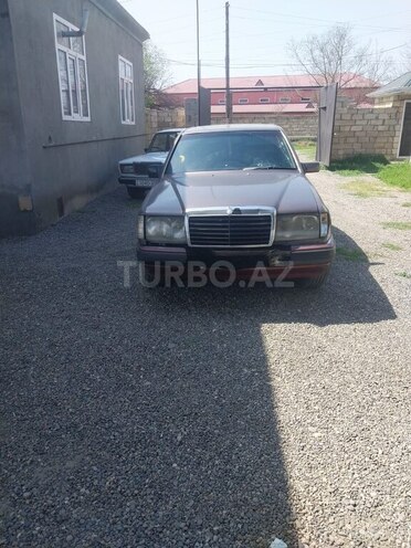 Mercedes E 250 1990, 441,865 km - 2.5 l - Beyləqan