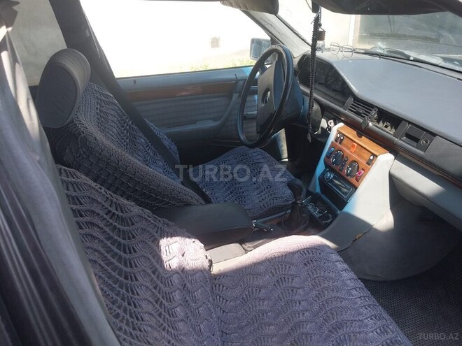 Mercedes E 250 1990, 441,865 km - 2.5 l - Beyləqan