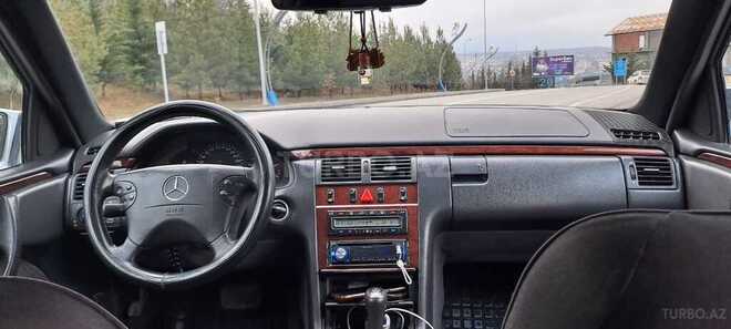 Mercedes E 270 2001, 326,000 km - 2.7 l - Bakı
