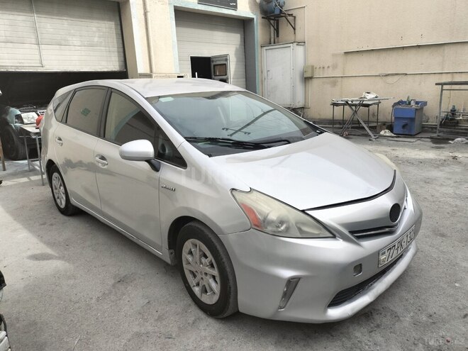 Toyota Prius V 2011, 450,000 km - 1.8 л - Bakı