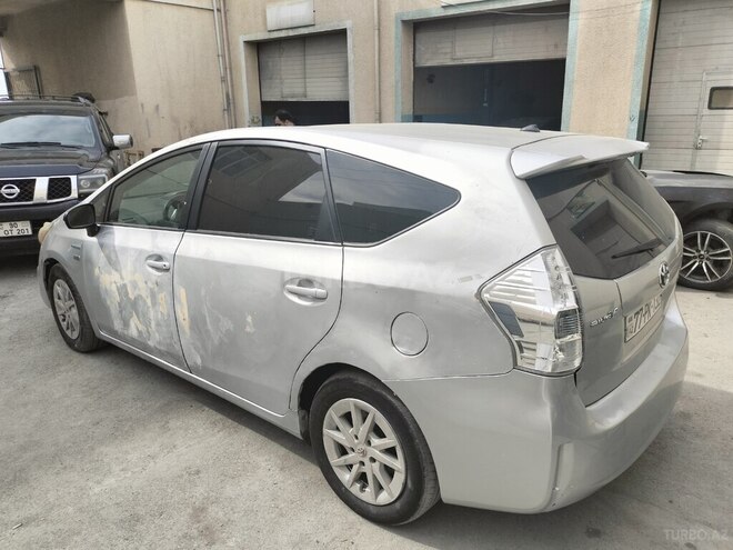 Toyota Prius V 2011, 450,000 km - 1.8 л - Bakı