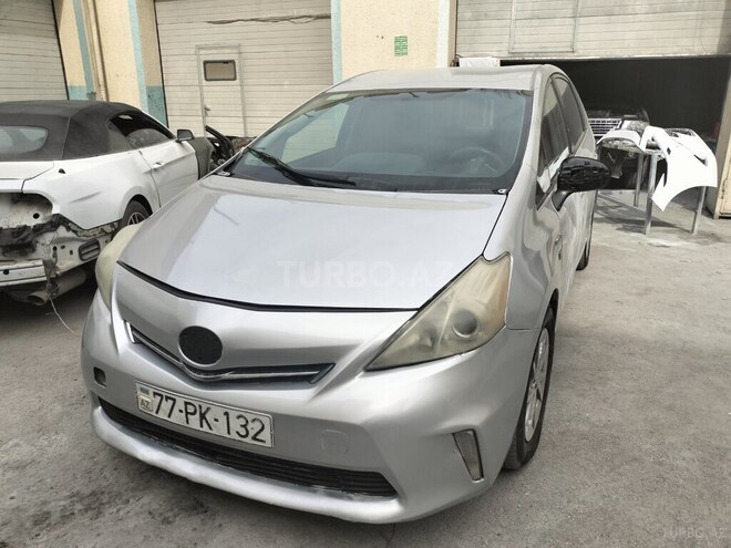 Toyota Prius V 2011, 450,000 km - 1.8 л - Bakı