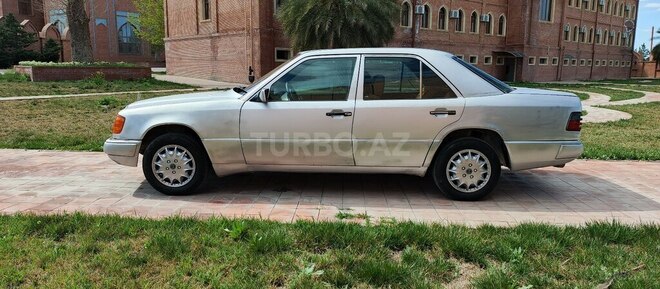 Mercedes E 220 1993, 382,546 km - 2.2 л - Gəncə