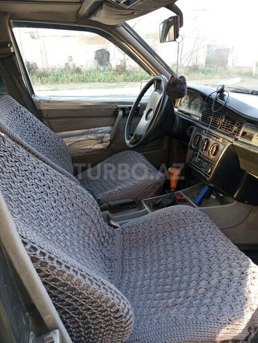 Mercedes 190 1989, 609,622 km - 2.0 l - Quba