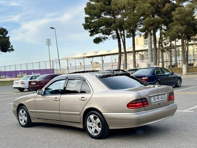 Mercedes E 240 2000, 264,220 km - 2.4 л - Sumqayıt