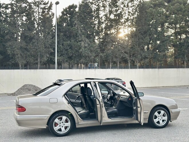Mercedes E 240 2000, 264,220 km - 2.4 л - Sumqayıt