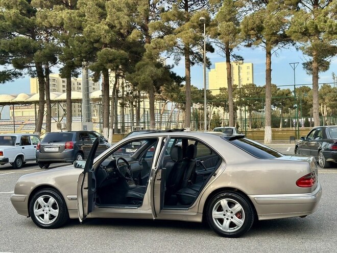 Mercedes E 240 2000, 264,220 km - 2.4 л - Sumqayıt